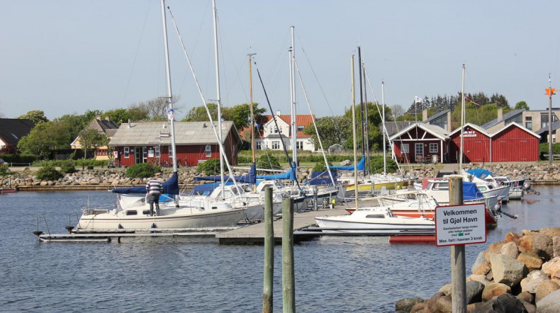 Både i Gjøl Havn