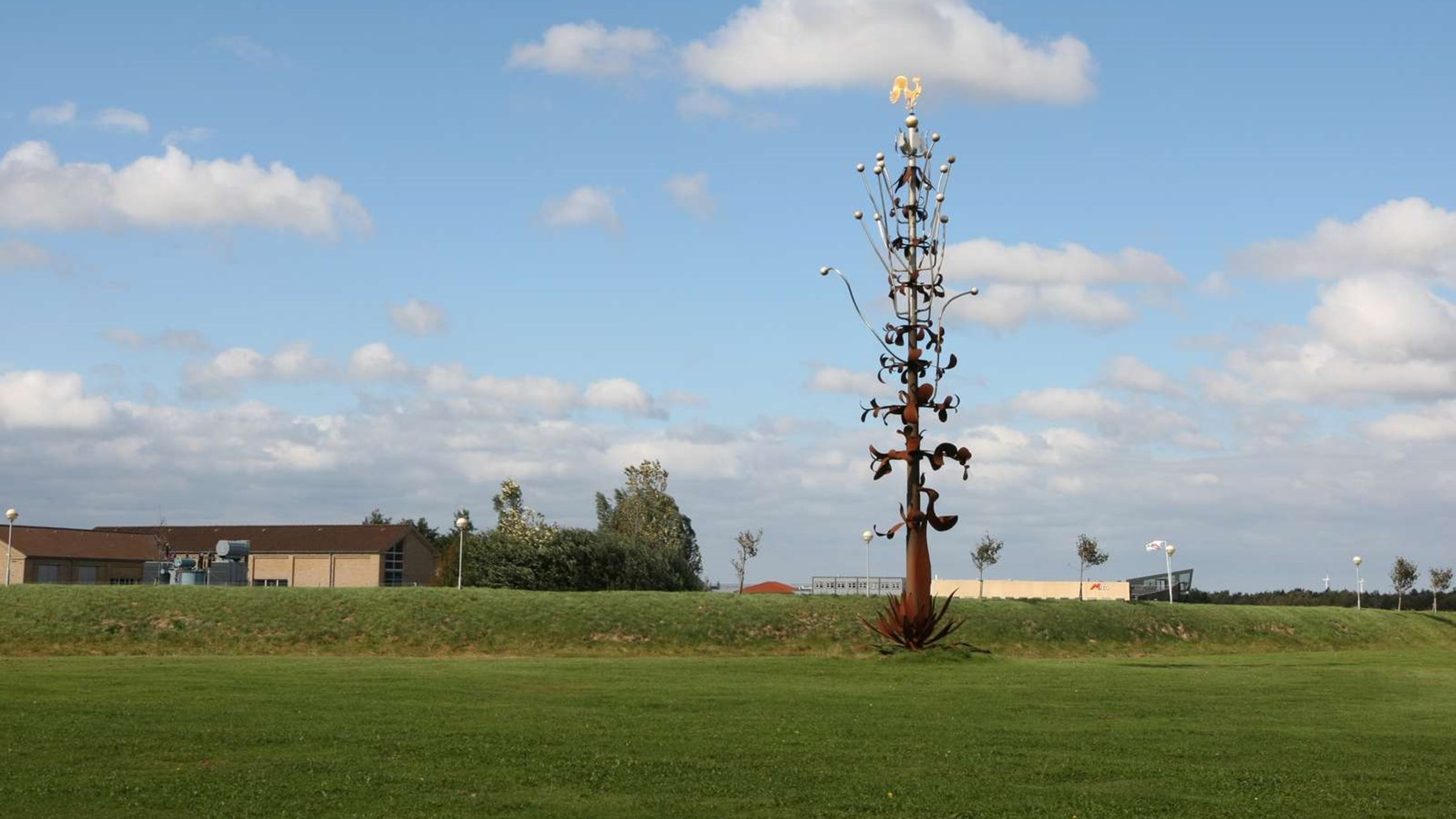 Skulpturen VÆKST ved industriområdet i Pandrup