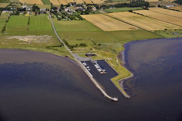 Luftfoto af Attrup havn
