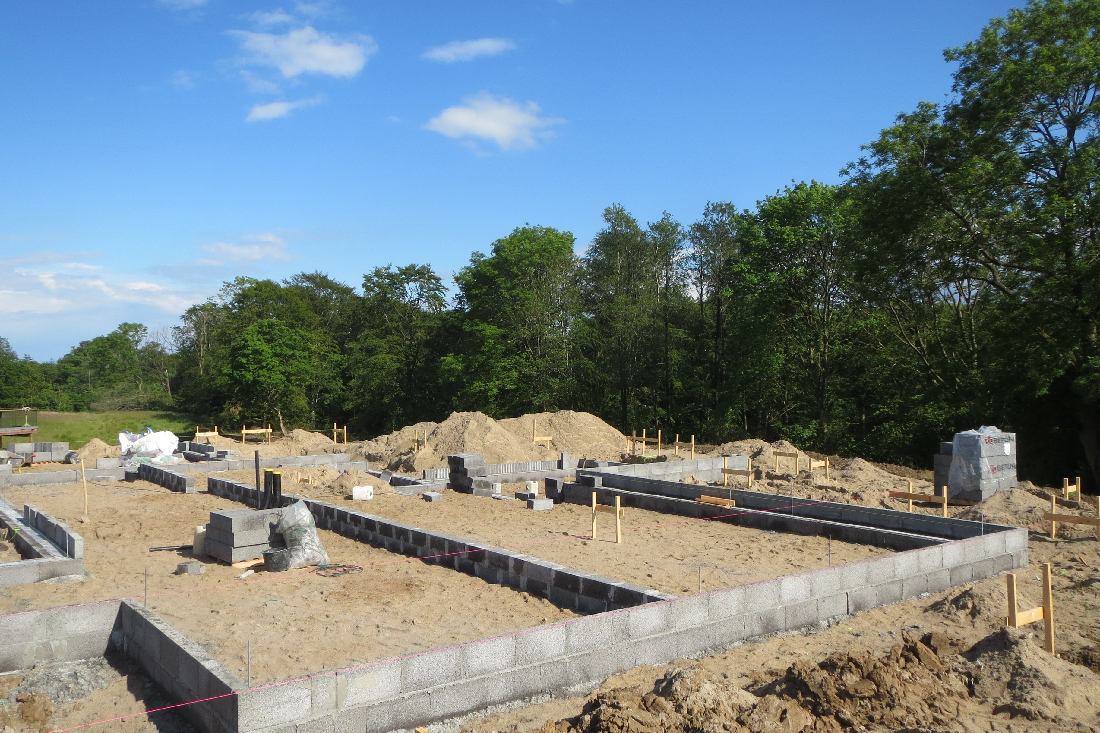 Byggegrund med færdig sokkel