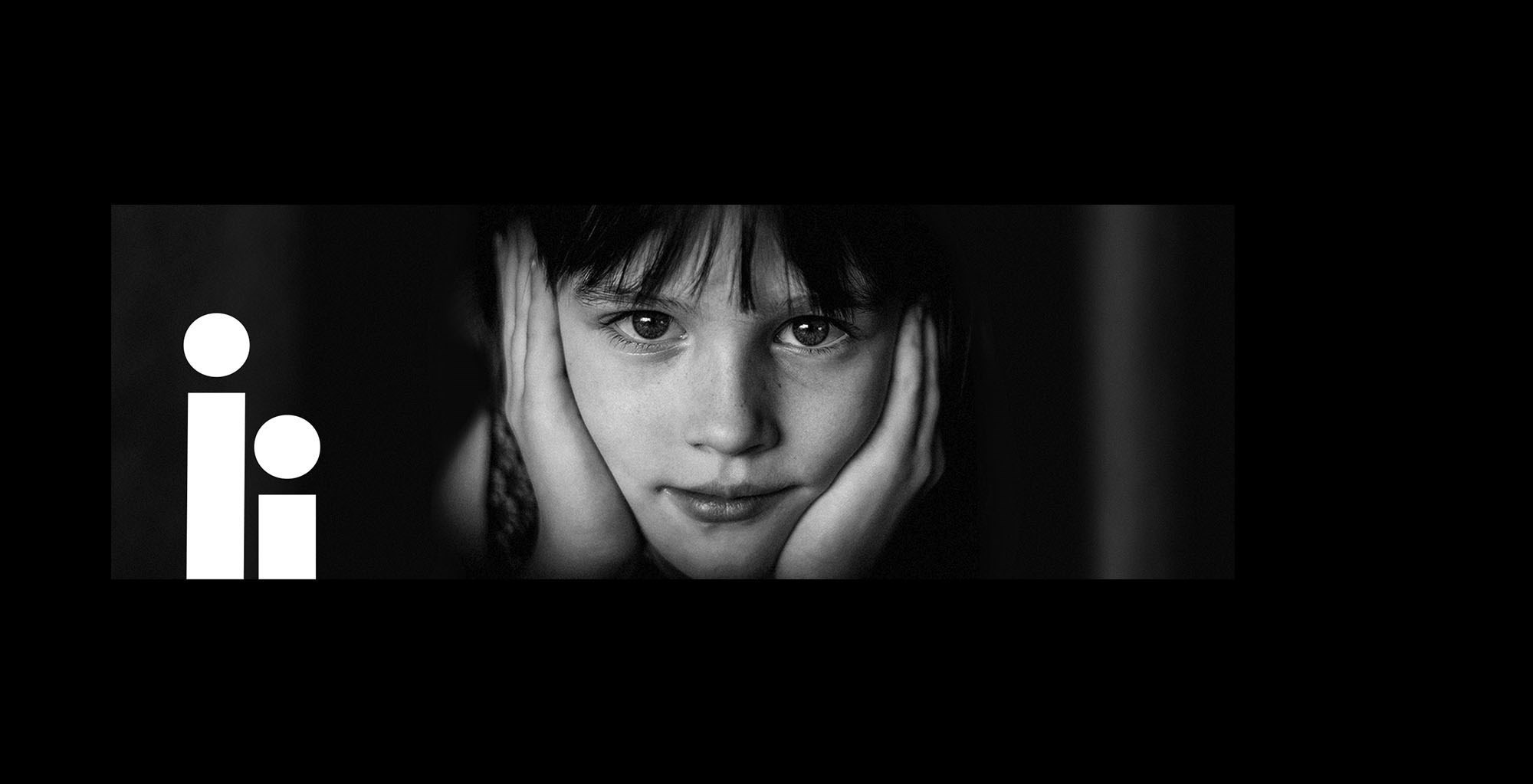 Barn ved siden af logo