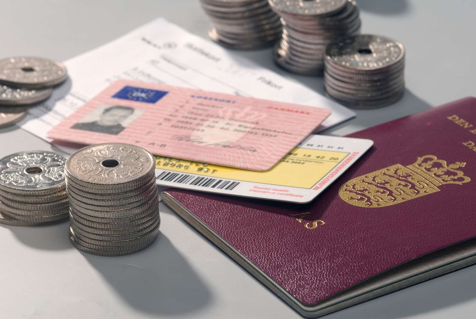 Kørekort, pas og penge