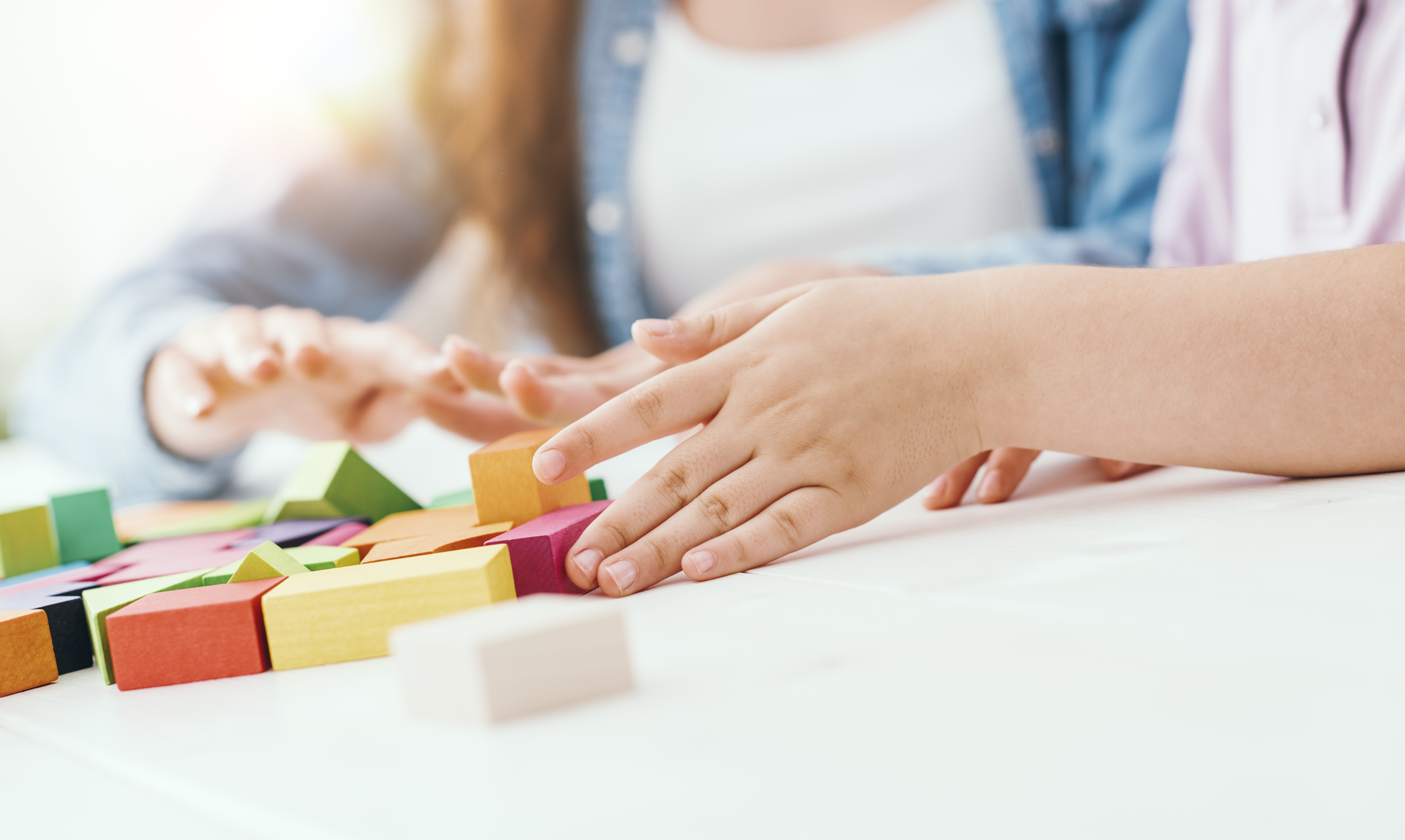 Leg med byggeklodser
