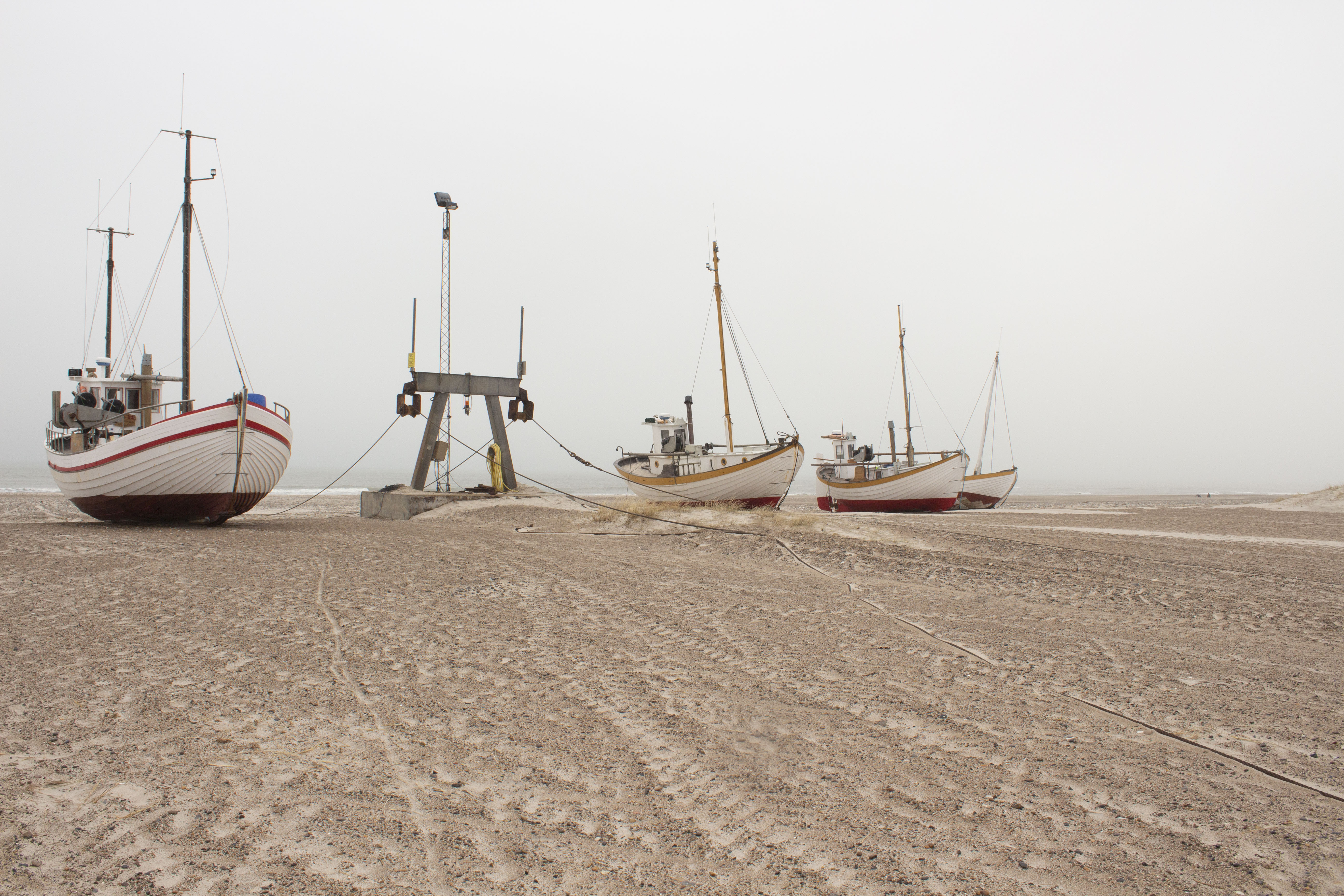 Fiskekuttere på stranden på Slettestrand
