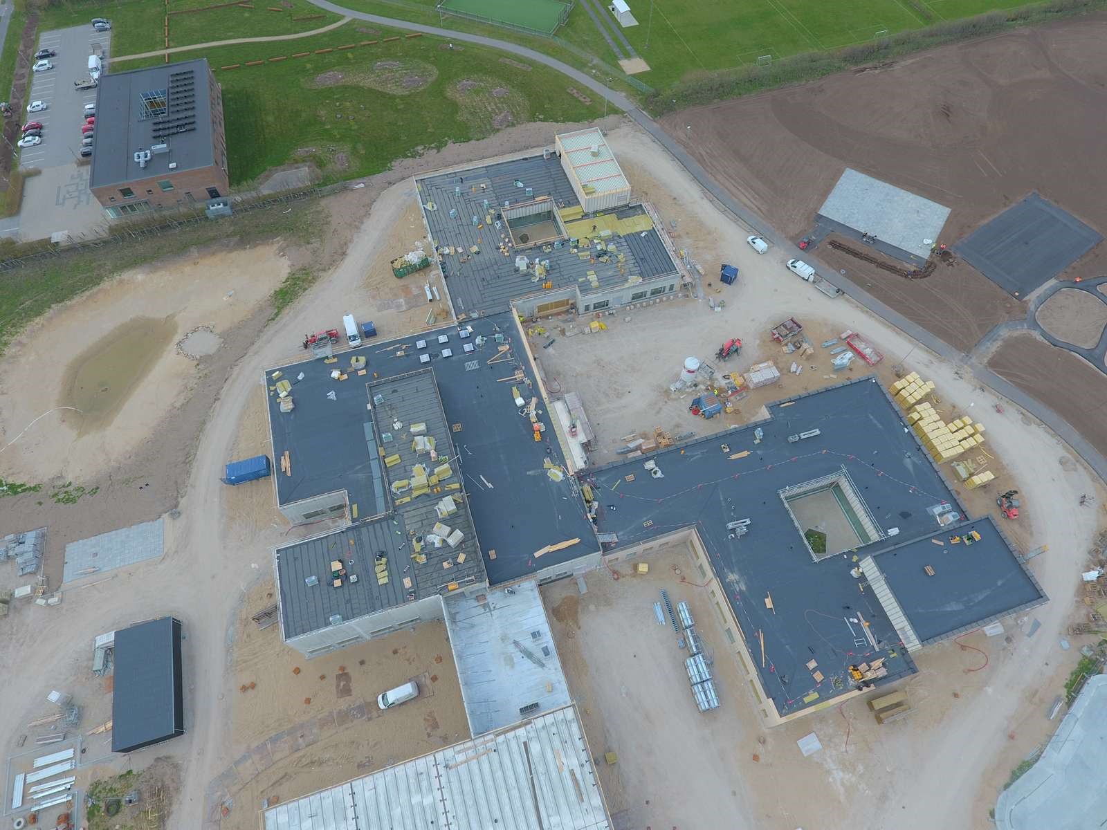 Luftfoto af byggeriet der er godt igang