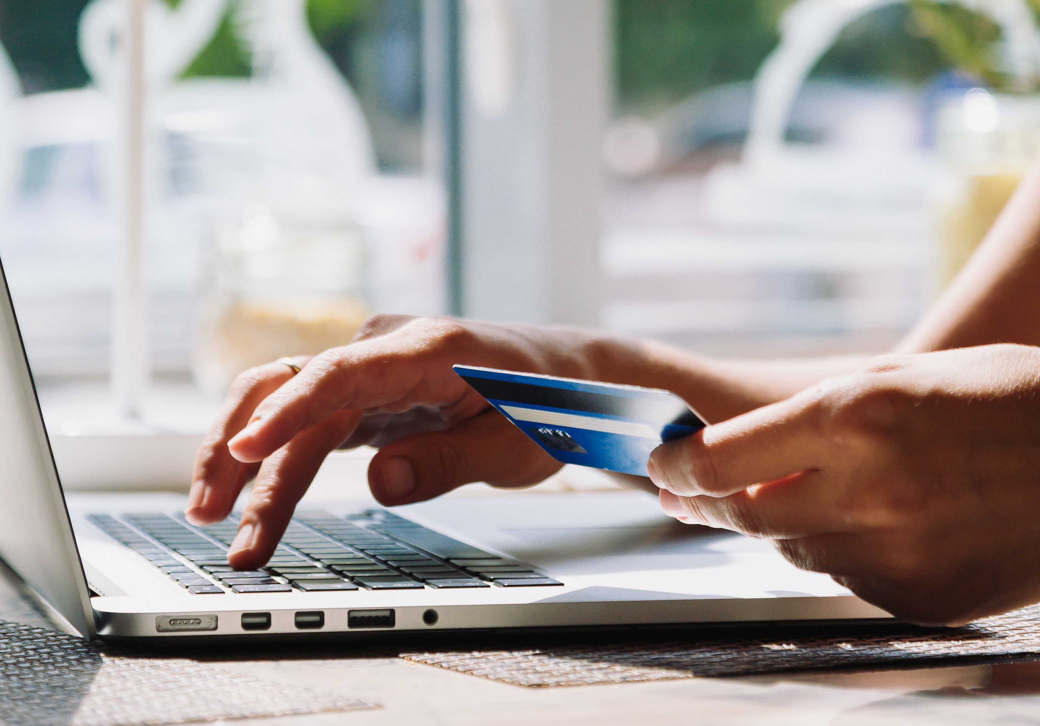 Computer og kreditkort