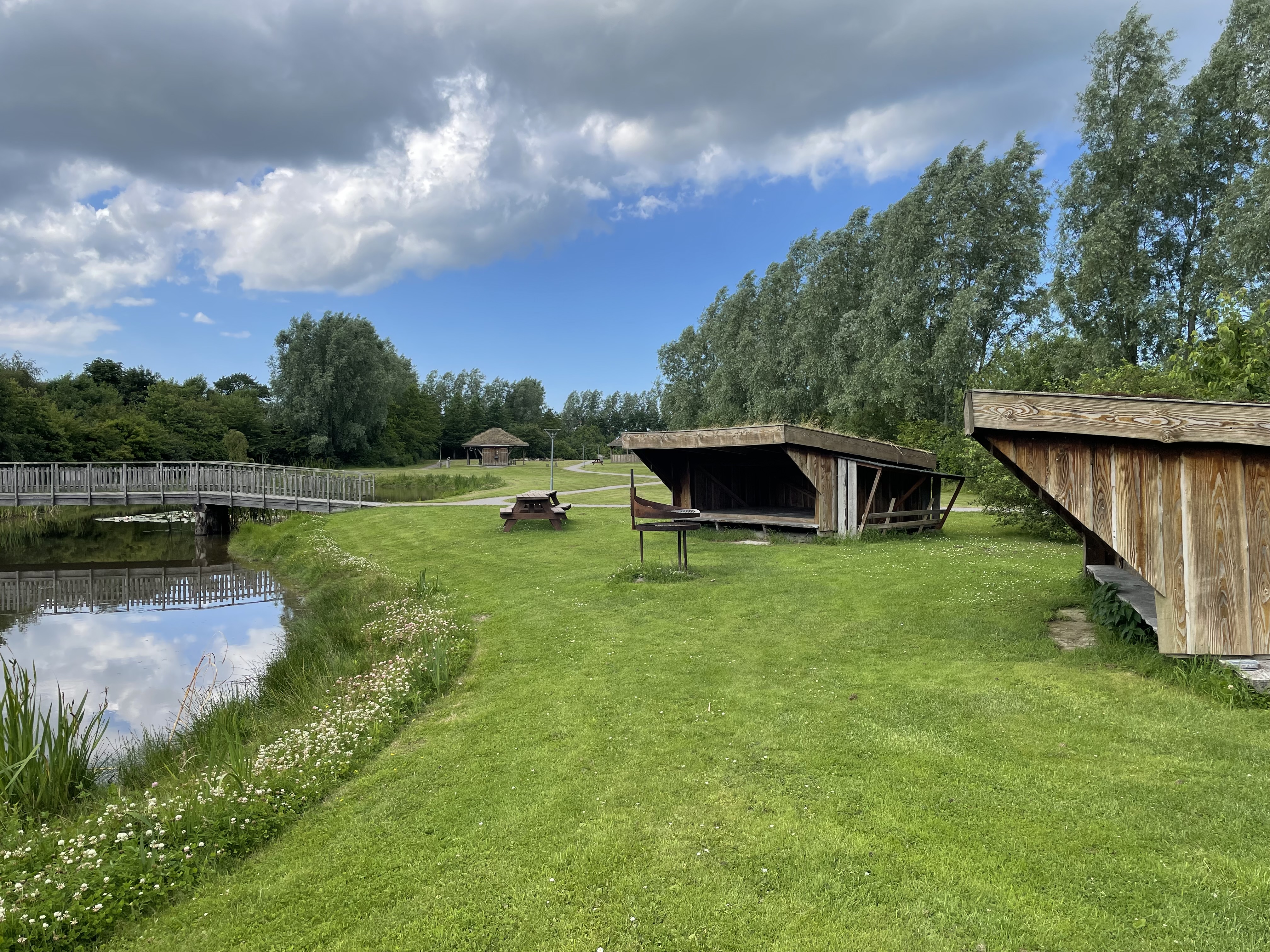 Shelter ved sø i Vester Hjermitslev